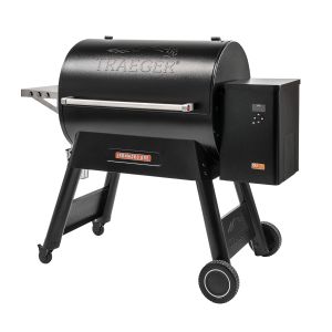 Traegar Ironwood D2 885 Wood Pellet Grill - lid closed