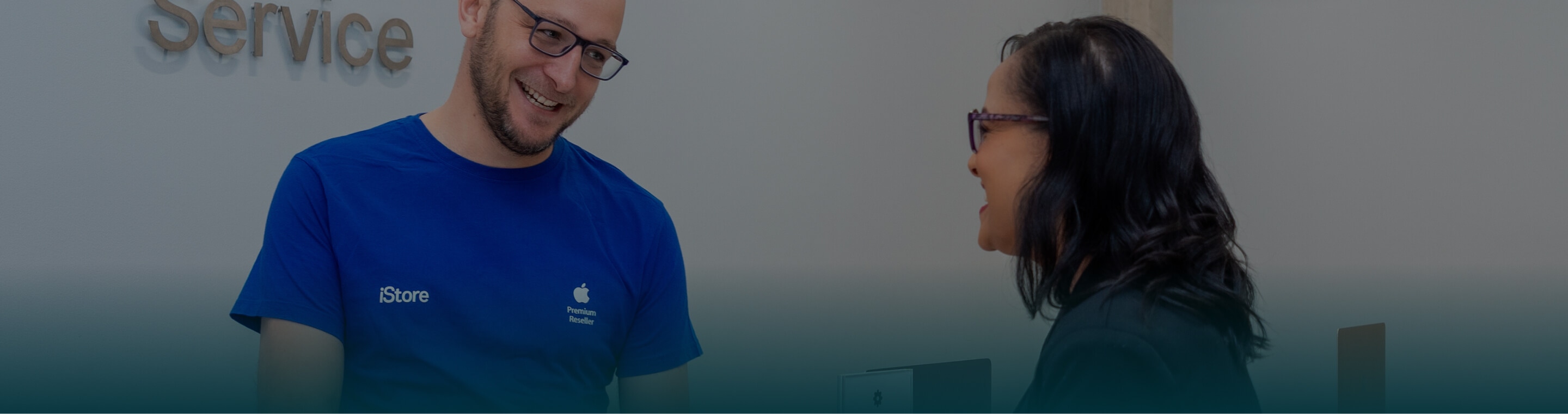 Tech support helping a lady