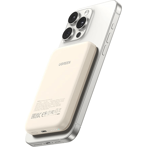 UGREEN Powerbank connected & charging an iPhone 15 Pro